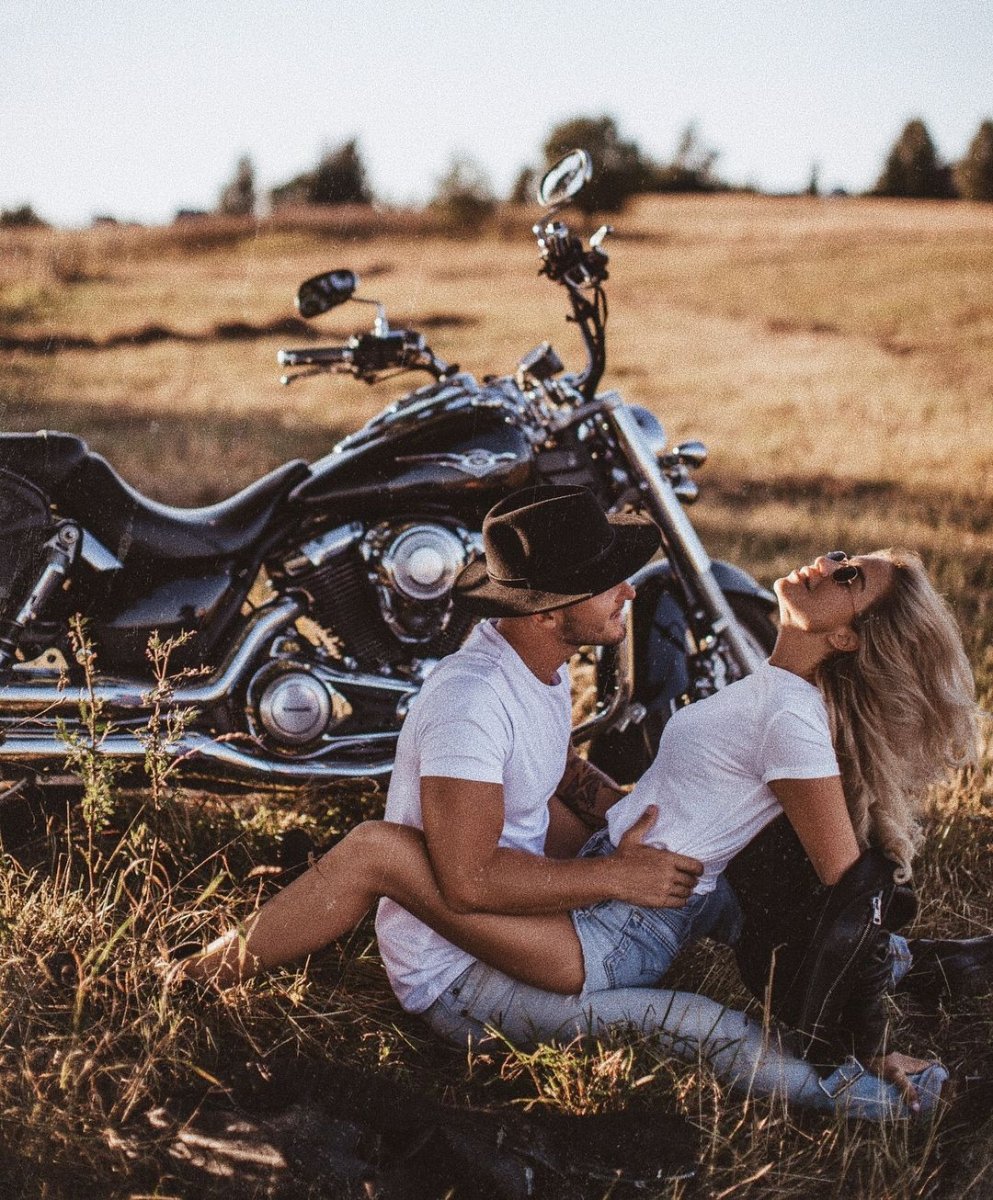 Съемка Love story с мотоциклом