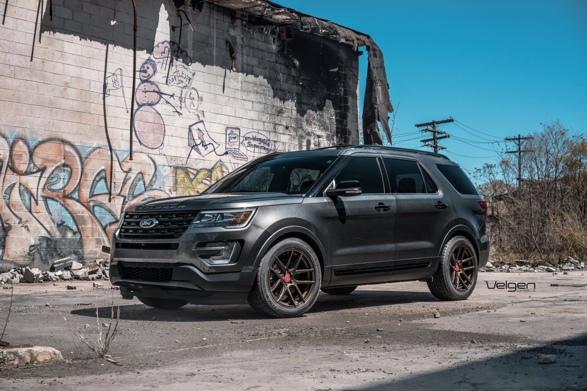 Ford Explorer 5 черные диски