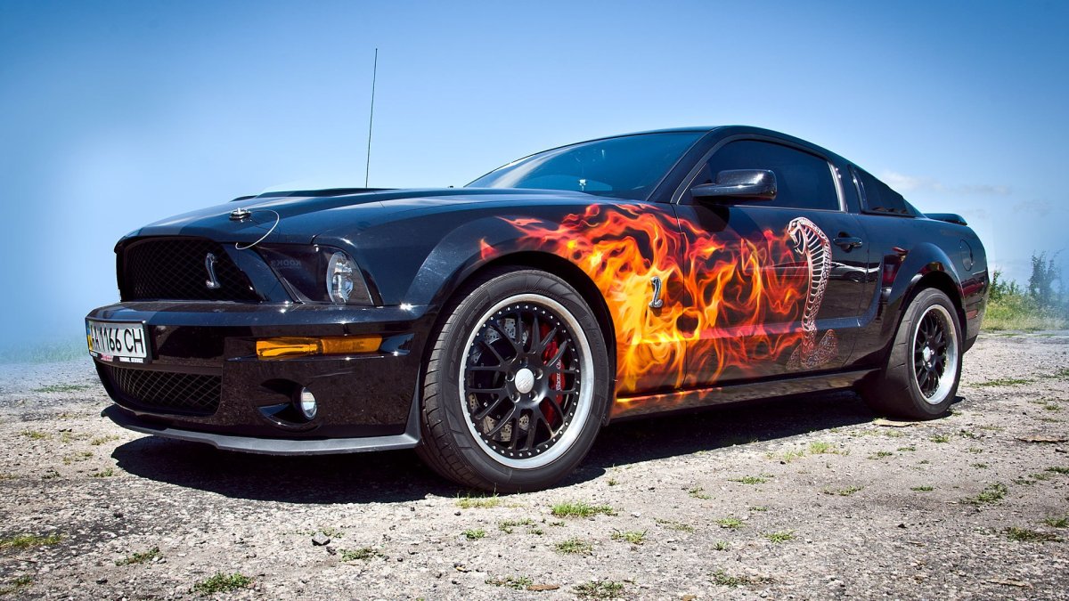 Ford Mustang 2010 с пламенем