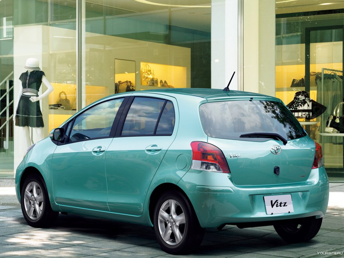 Toyota Vitz 1