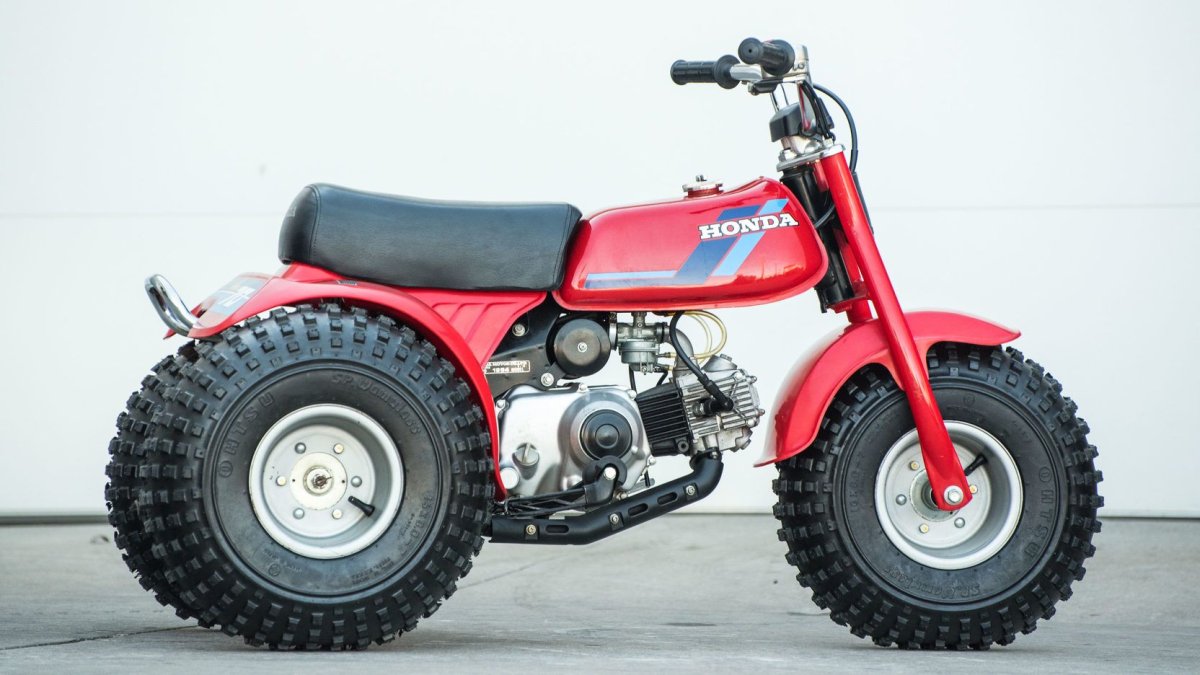 Трицикл Honda ATC по снегу