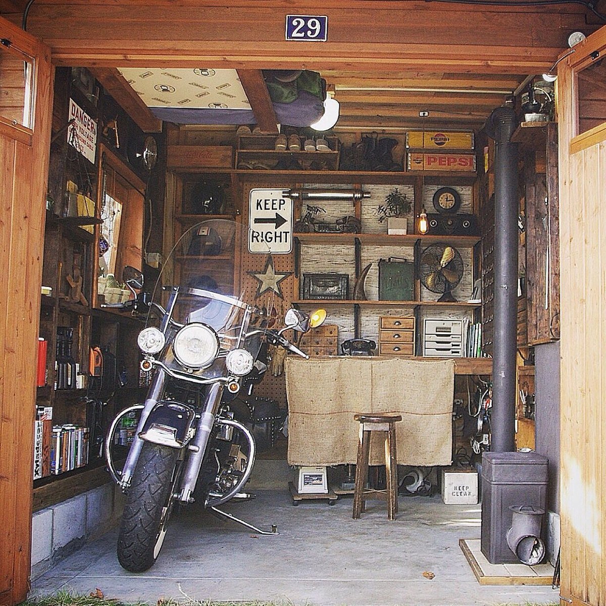Деревянный гараж для мопеда