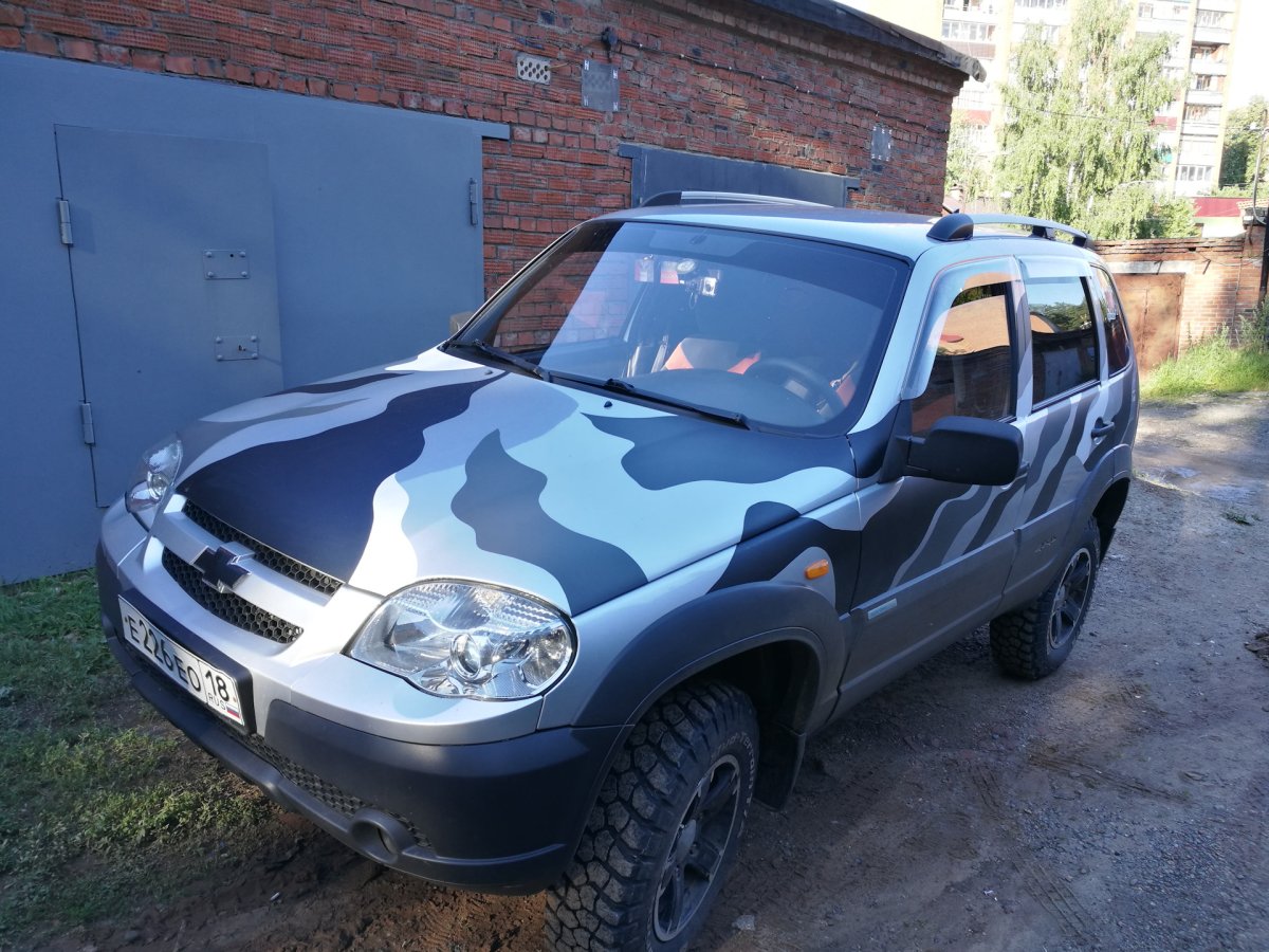 Chevrolet Niva хаки