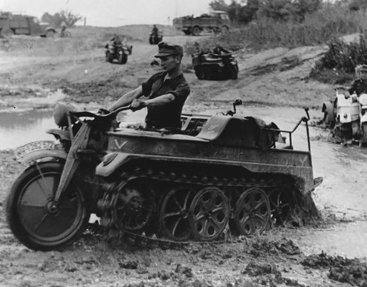 Гусеничный мотоцикл-снегоход BMW speziel tr500 «Schneekrad».