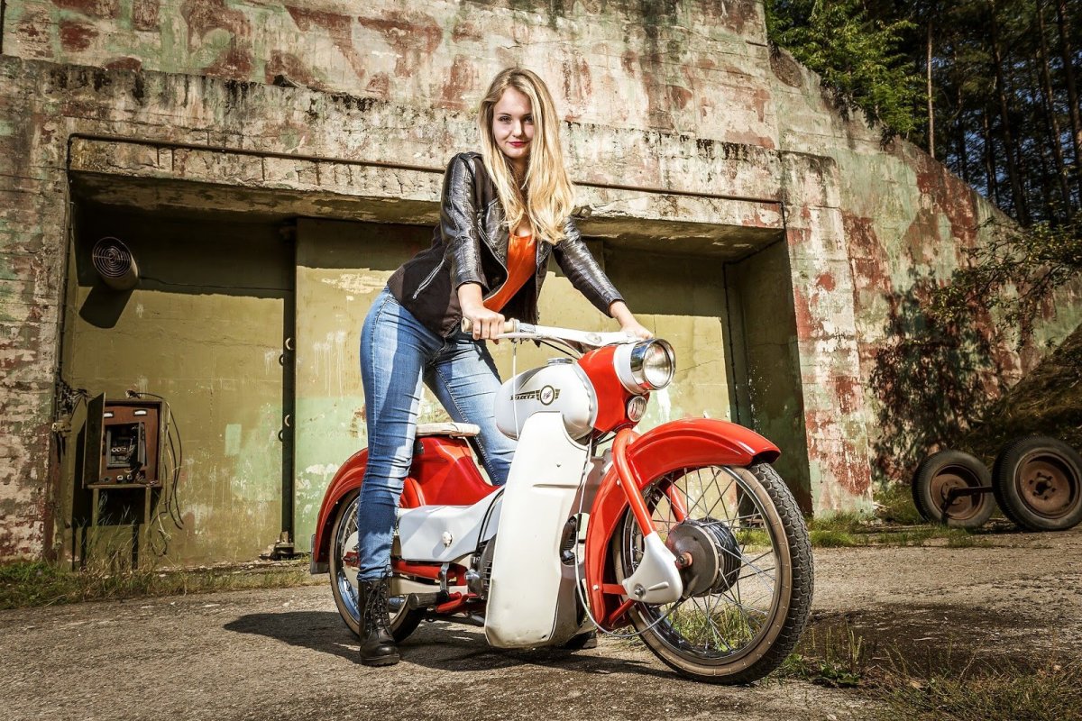 Мотоциклы Simson and girls
