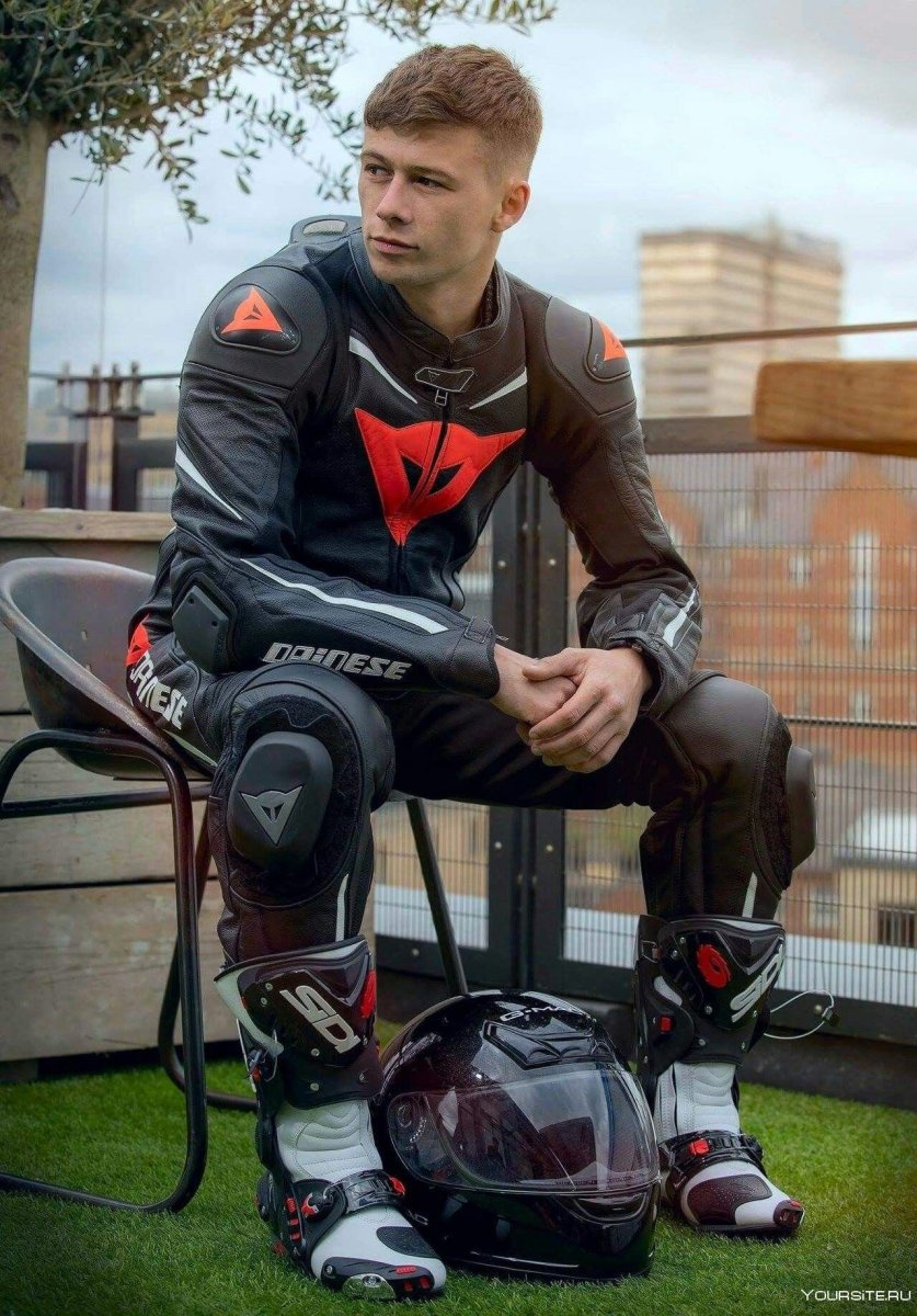 Красивые парни на мотоциклах