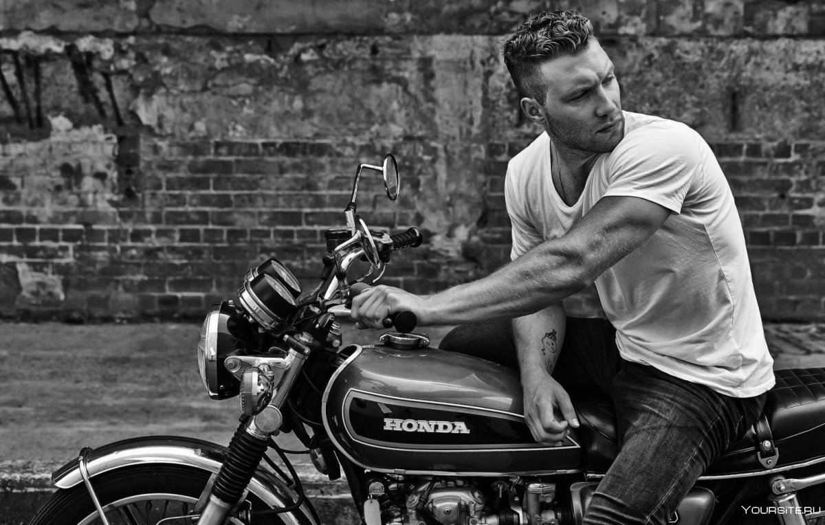 Джай Кортни Moto