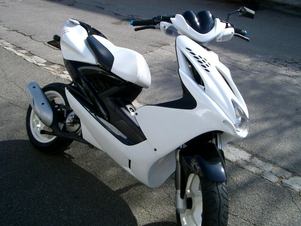 Yamaha Aerox белый
