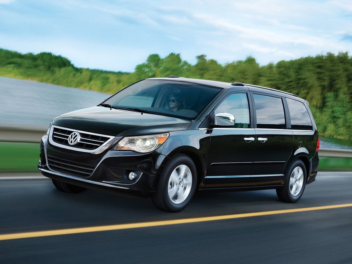 Volkswagen Routan 2008 – 2012 минивэн