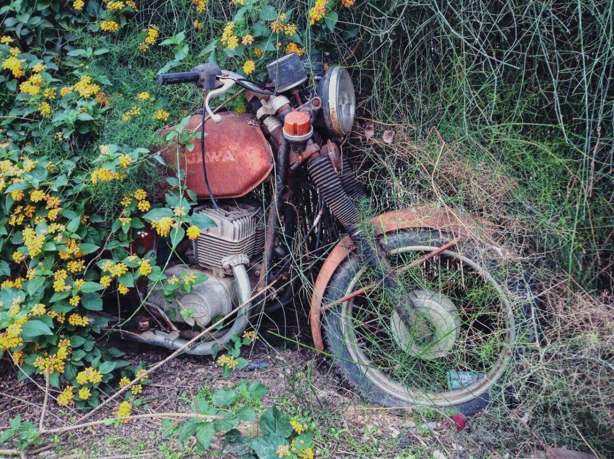 Заброшенный мотоцикл Минск