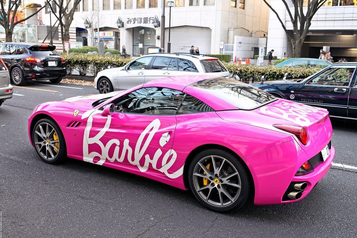 Розовая машинка