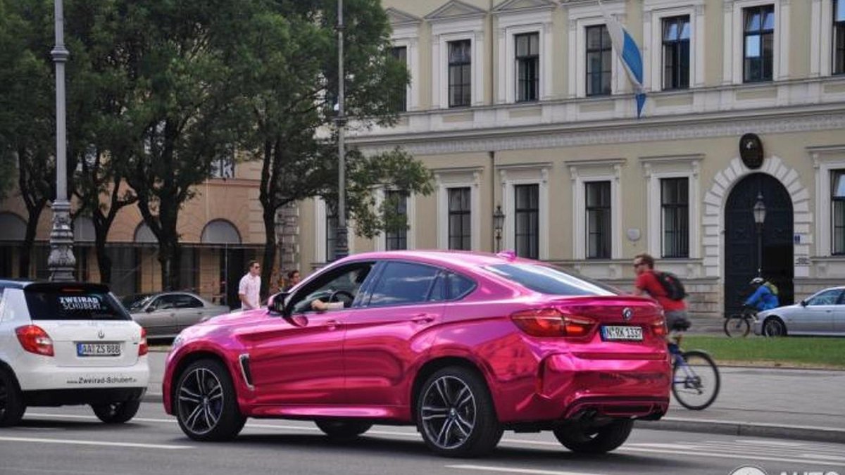 BMW x6m 2021 розовый