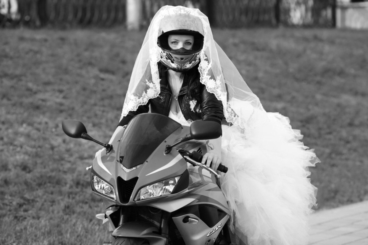 Невеста на мотобайкерша