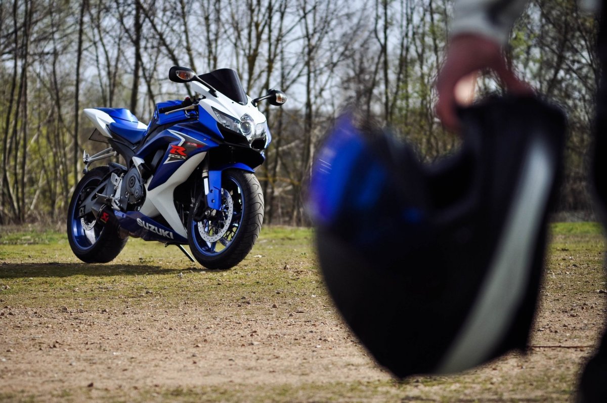 Suzuki GSX-r600 в шлеме