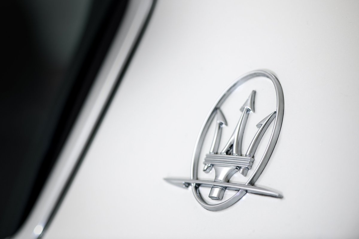 Мазерати шильдик