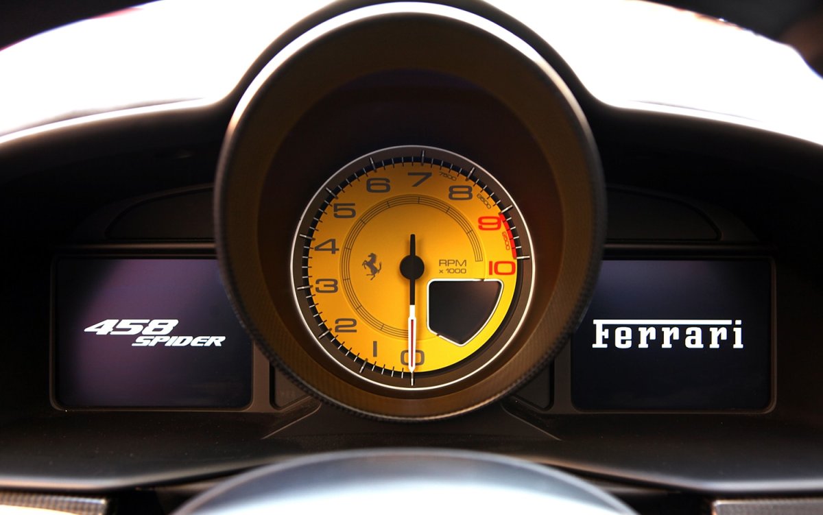 Ferrari 458 Italia спидометр