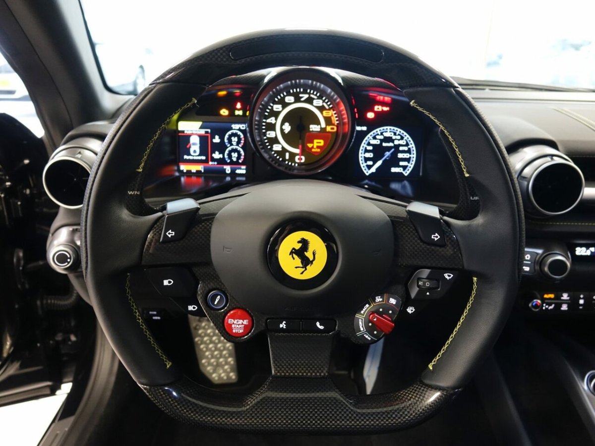 Ferrari 812 Superfast руль