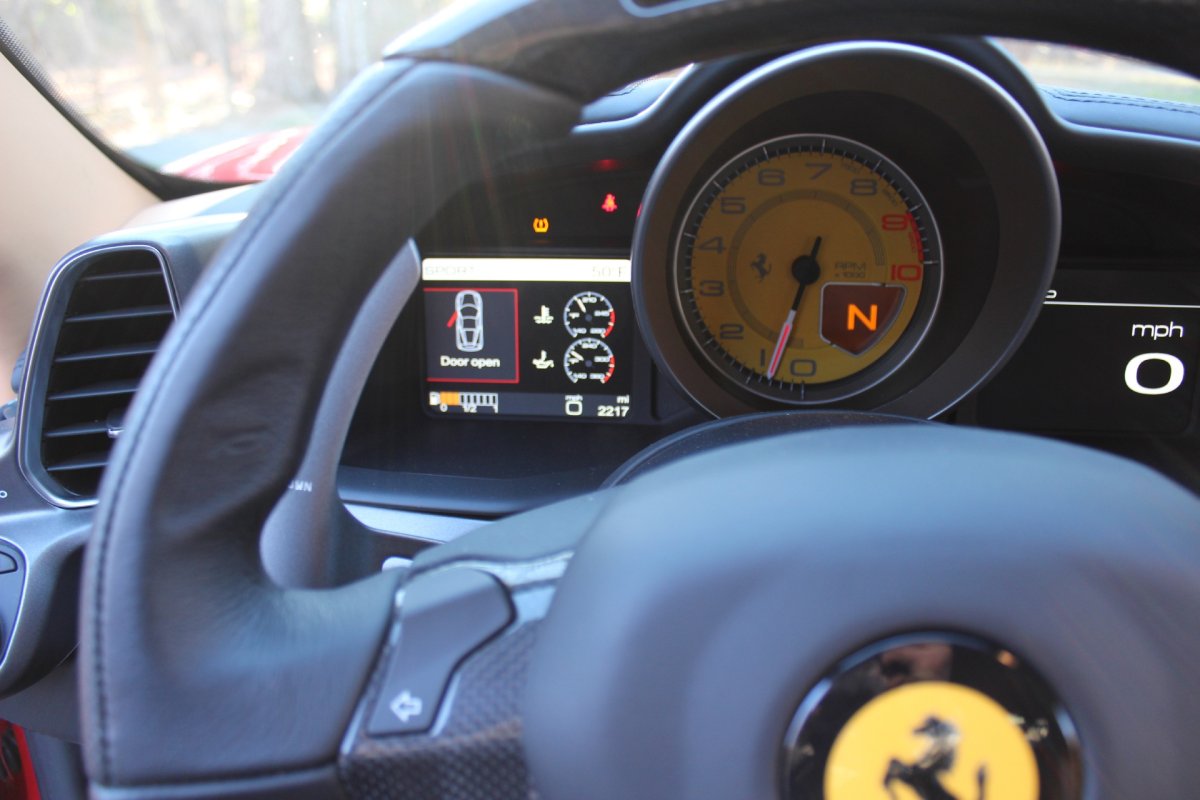 Ferrari 458 Italia спидометр