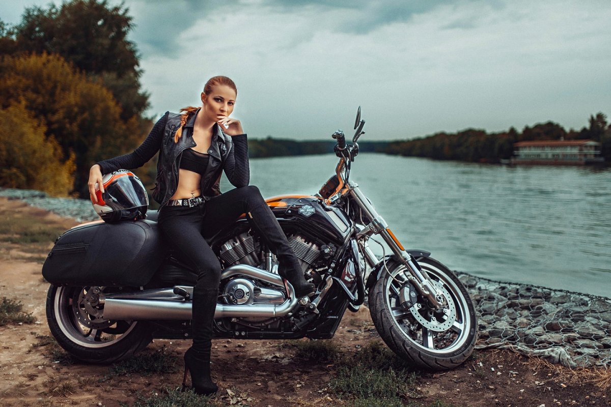Мотоциклы Харлей Дэвидсон девушка и мотоцикл