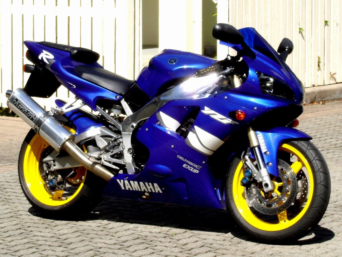 Yamaha r1 Золотая