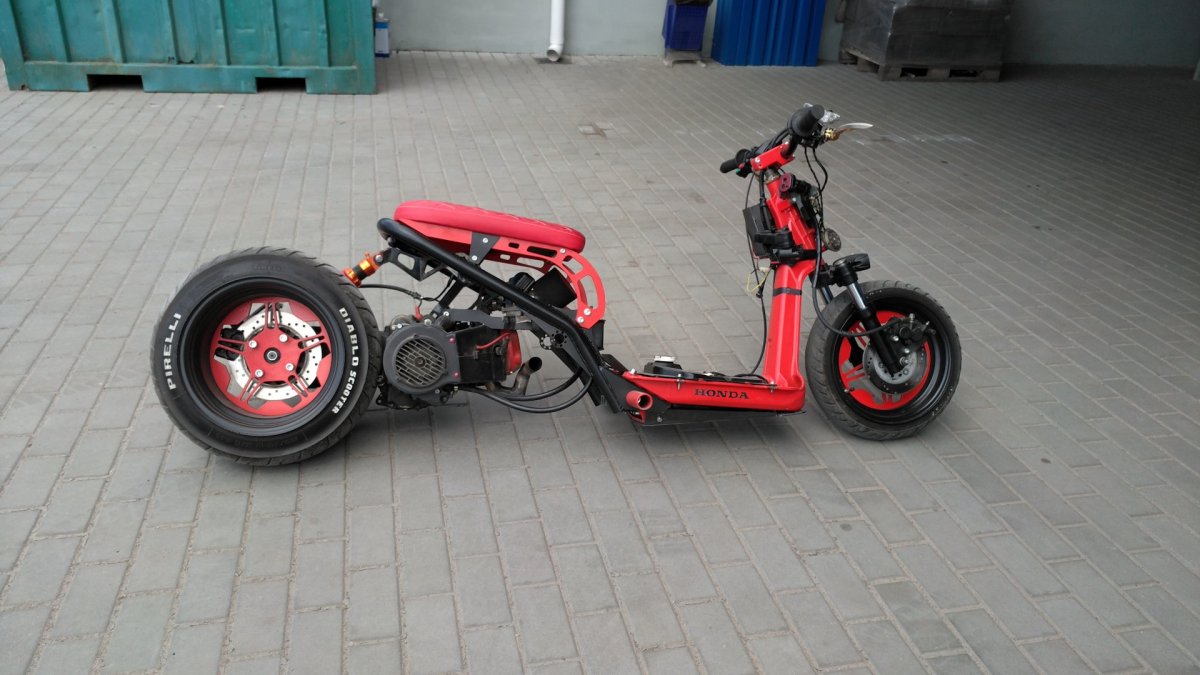 Honda Ruckus красно белая