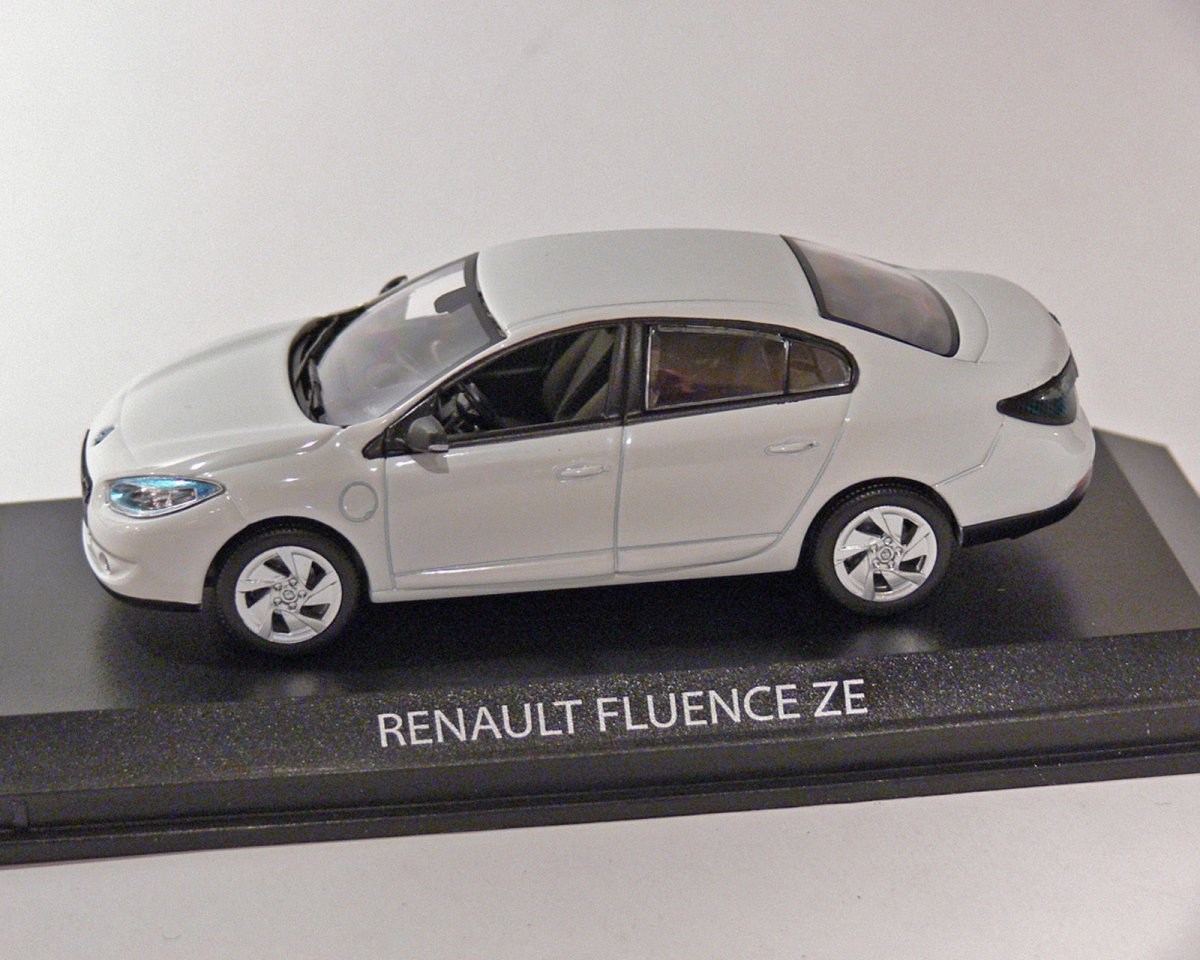 Моделька Renault Fluence 1/43