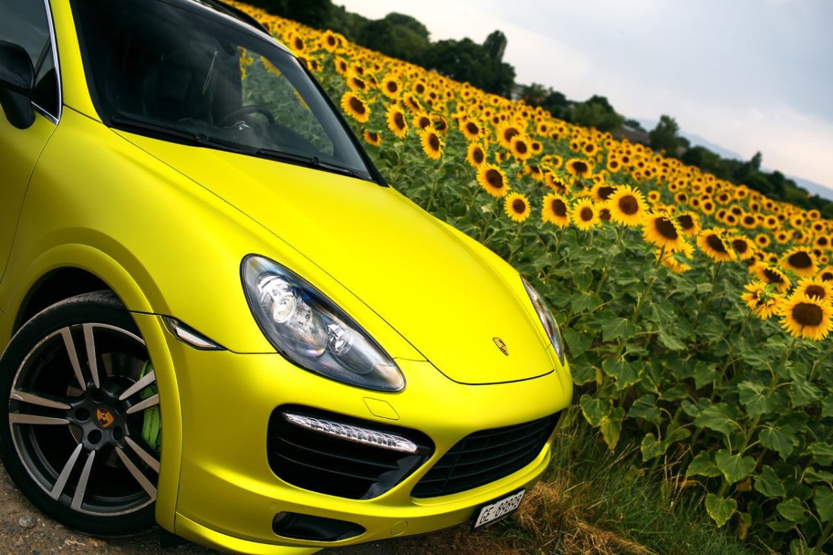 Porsche Cayenne 958 жёлтый