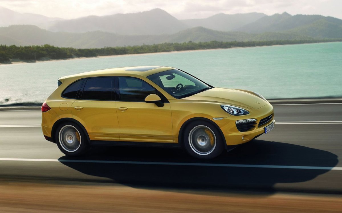 Porsche Cayenne II (958) S Yellow