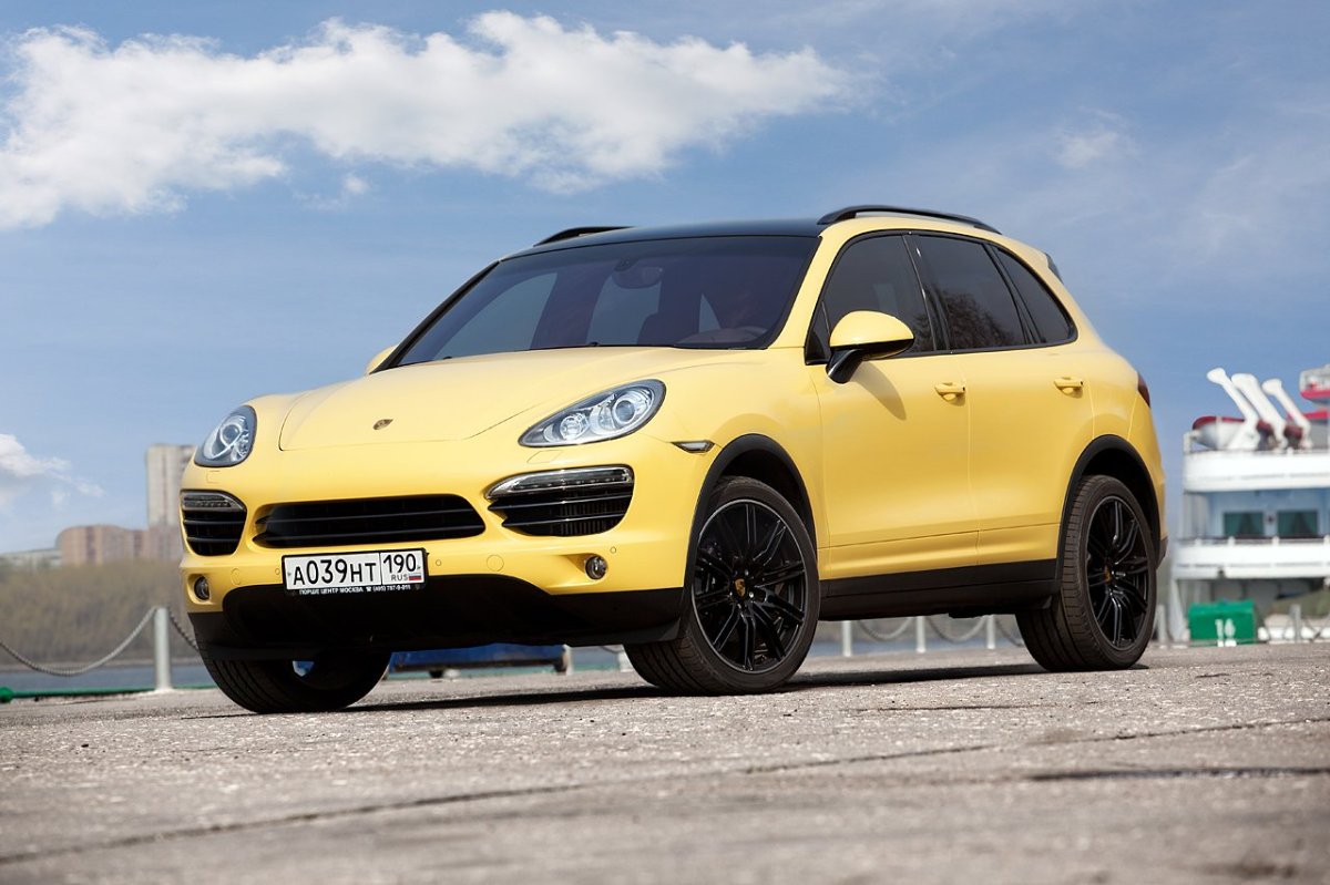 Porsche Cayenne 958 жёлтый