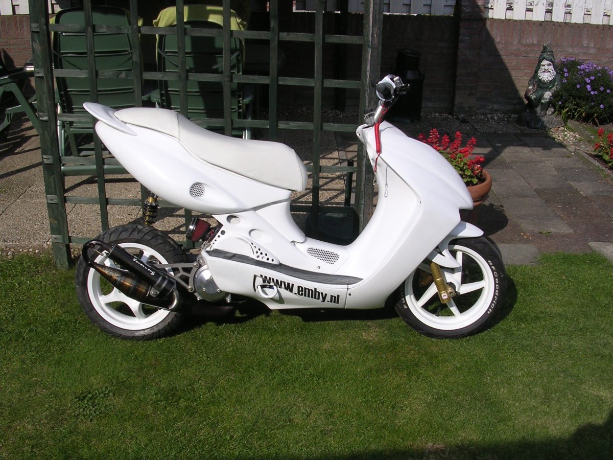 Yamaha Aerox белый