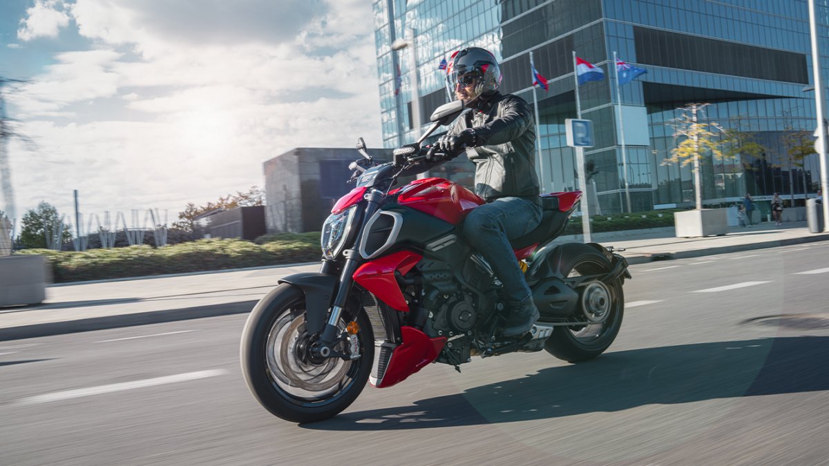 Diavel v4