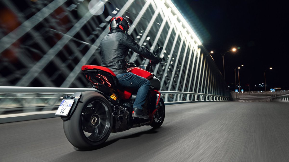 Diavel v4