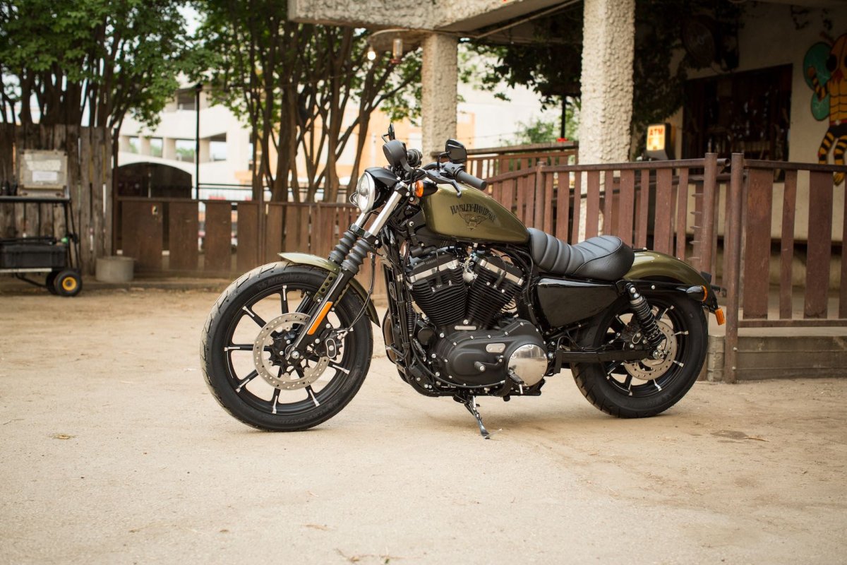 Мотоцикл Harley-Davidson Iron 883