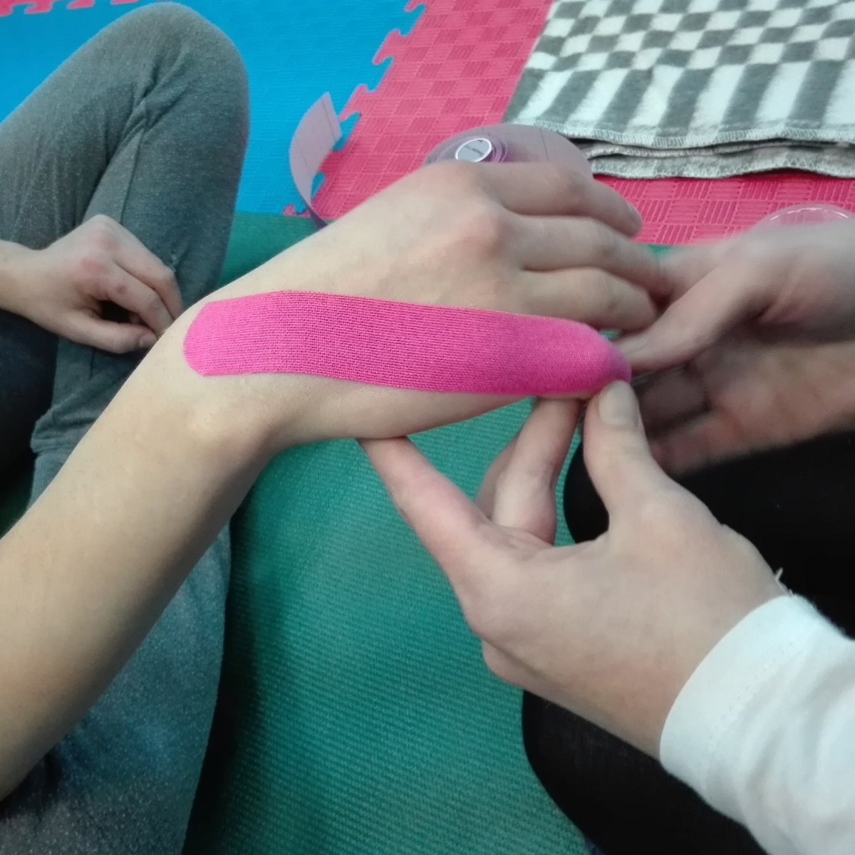 Тейпирование мизинца