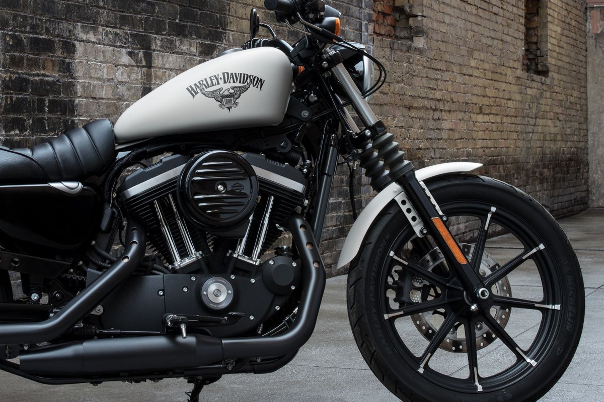 Мотоцикл Harley-Davidson Iron 883