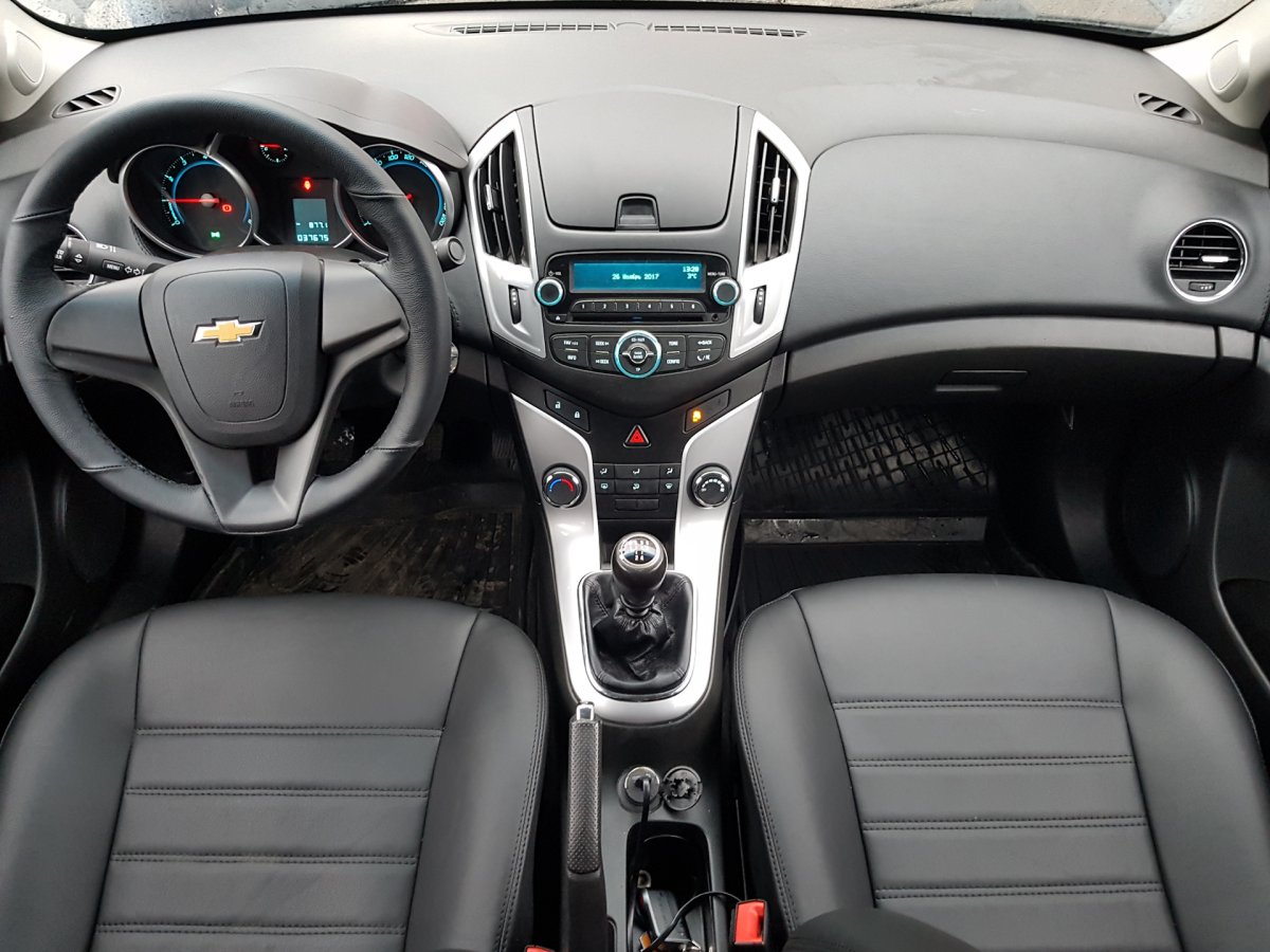 Chevrolet Cruze 2010 салон