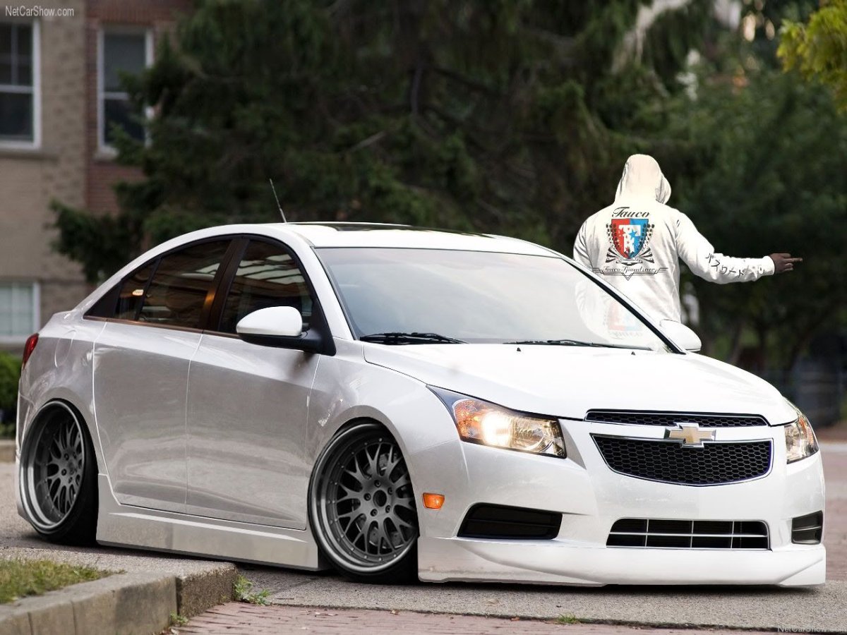 Chevrolet Cruze 2013 stance