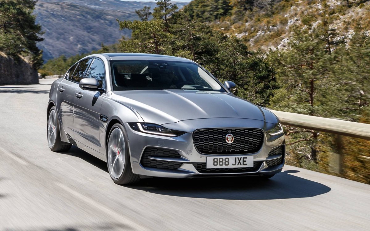 Jaguar седан 2020