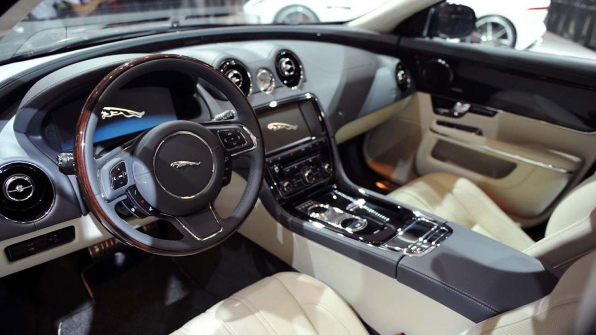Jaguar XJ 2015 салон