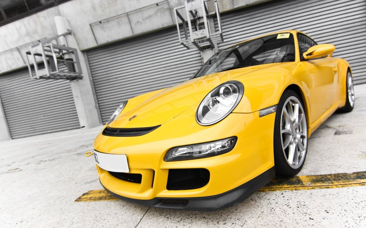 Porsche 997 Yellow