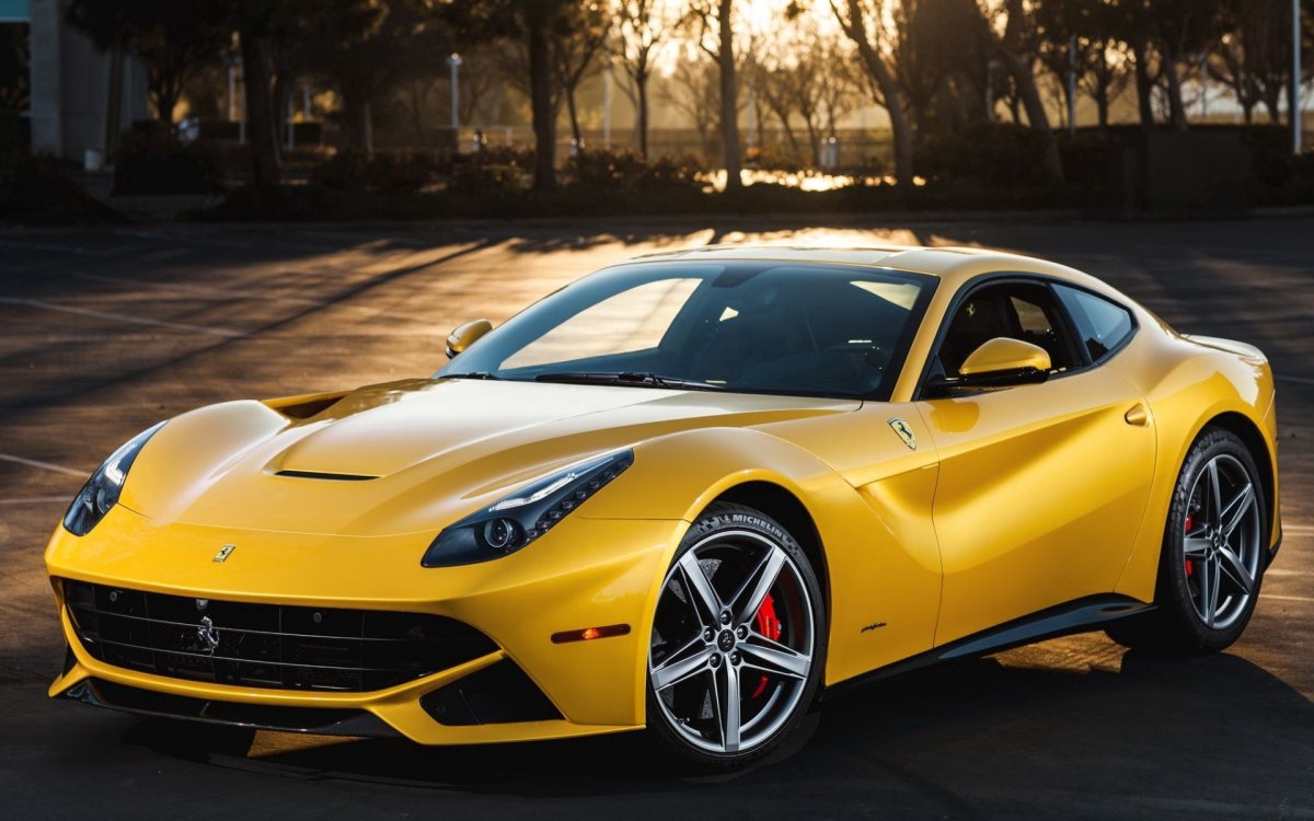 Ferrari f12 Berlinetta желтая