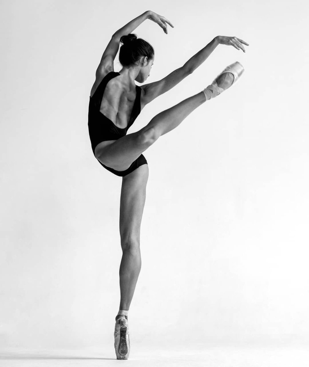 Маша Хорева балерина