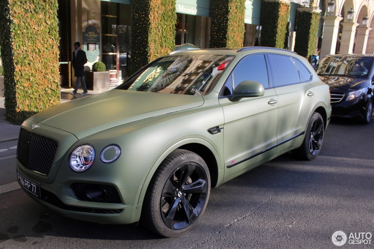 Bentley Bentayga зеленый