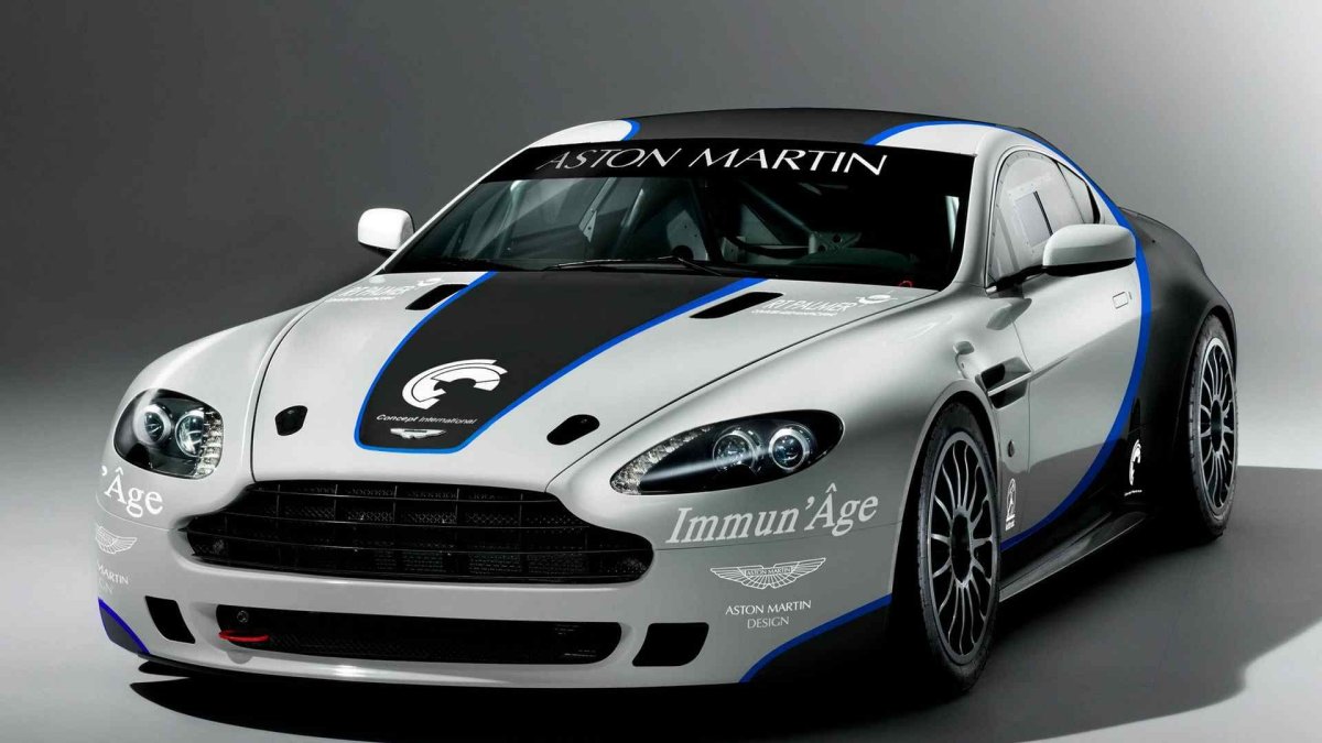 Aston Martin Vantage gt4