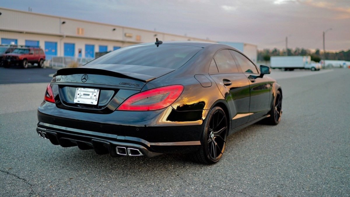 Мерседес банан CLS 63 AMG