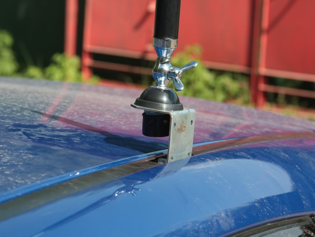 Крепление антенны на крышку багажника Ford Focus 2 седан