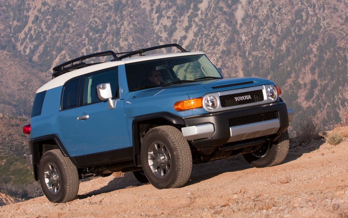 Toyota FJ Cruiser vs