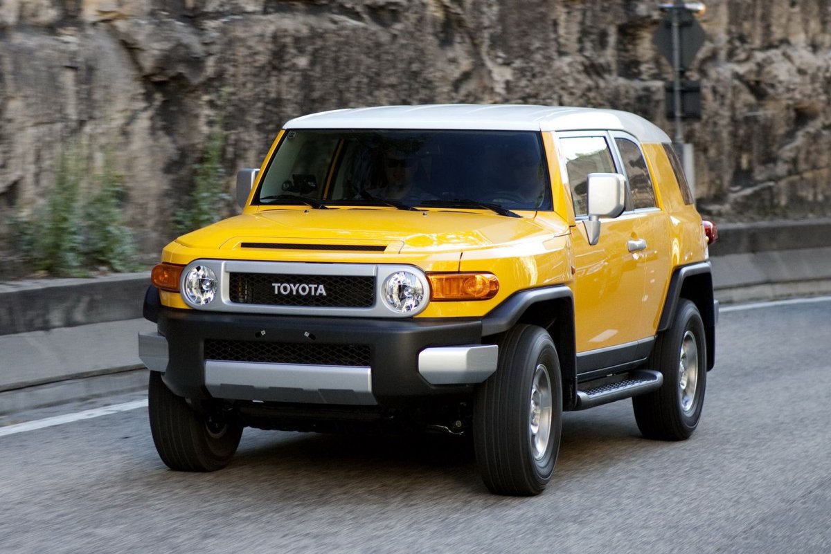 Тойота FJ Cruiser 2015