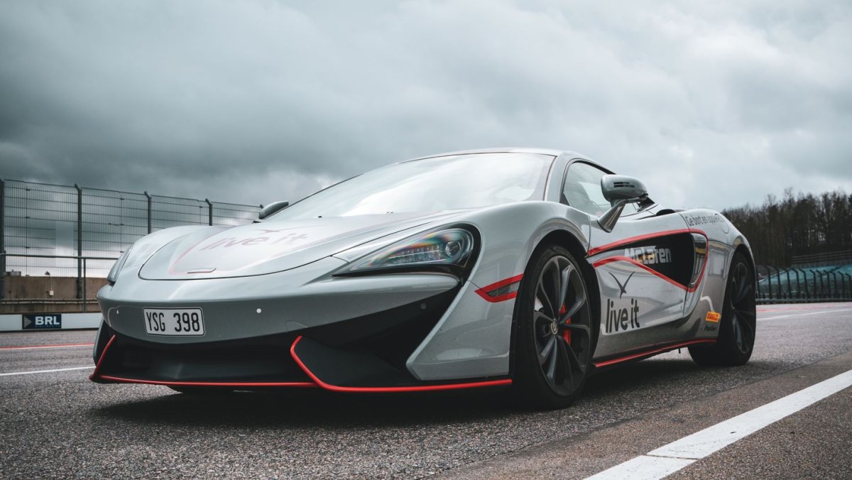 MCLAREN p1 2018