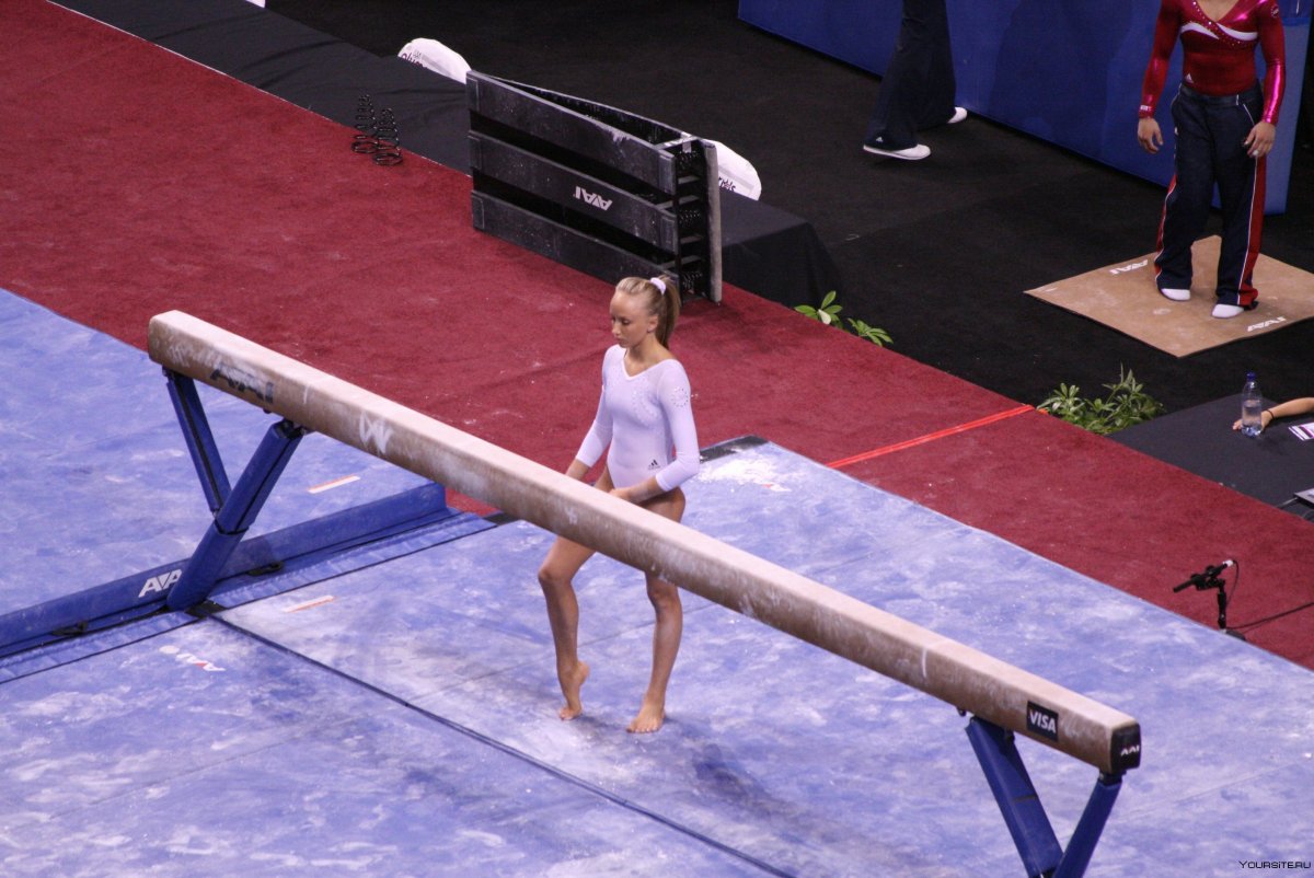 Помост гимнастика